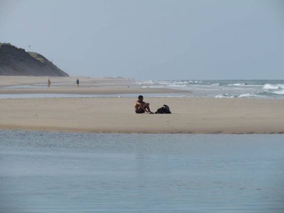 Relaxando em Marconi Beach, em Cape Cod, litoral sul de Massachusetts, nos Estados Unidos